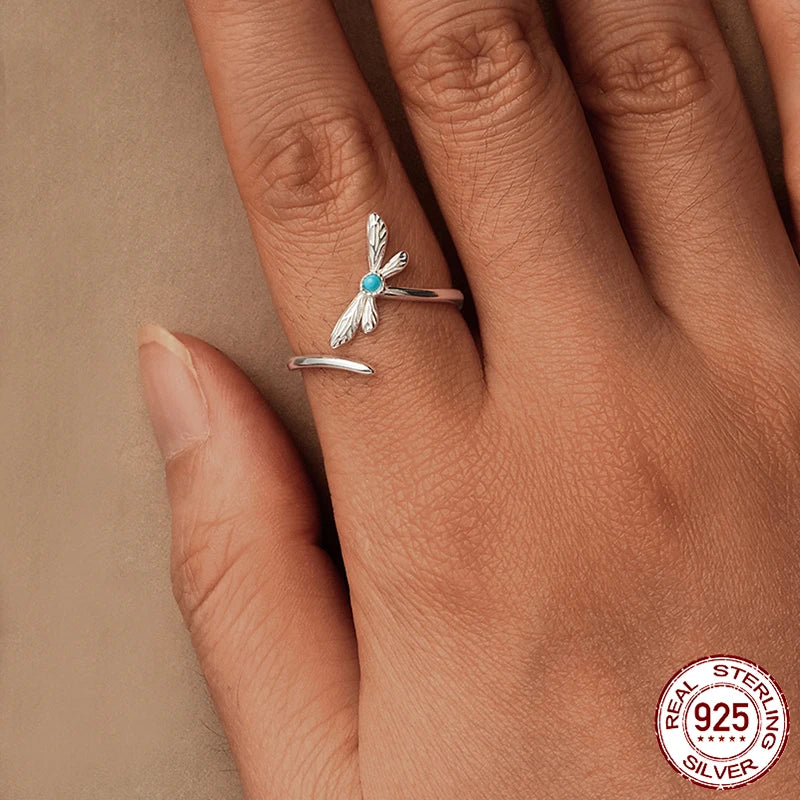 Eleganter, verstellbarer Statement-Ring mit türkisfarbenem Libellenmotiv