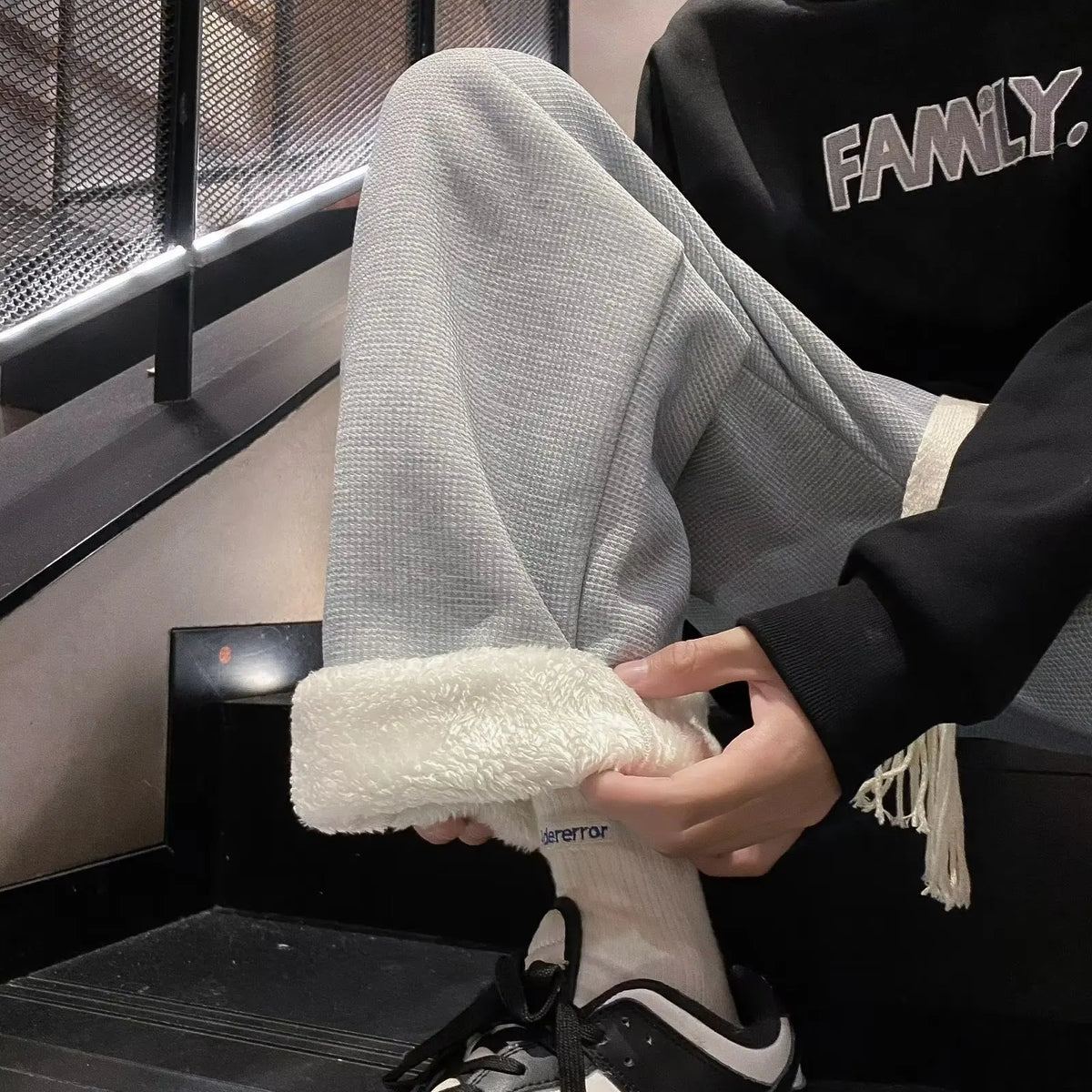 Trendige, lässige Jogginghose aus Cord-Fleece mit figurformender Wirkung