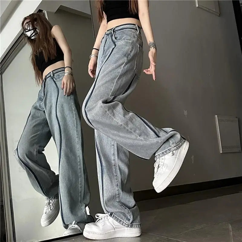 Hochtaillierte Jeans mit geradem Bein und Einsätzen