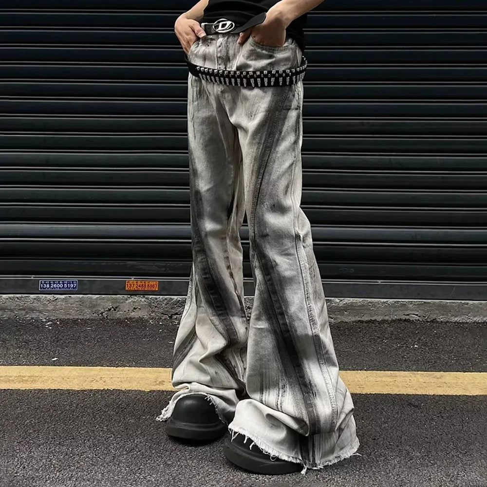 Bunte, ausgestellte Jeans mit Farbverlauf