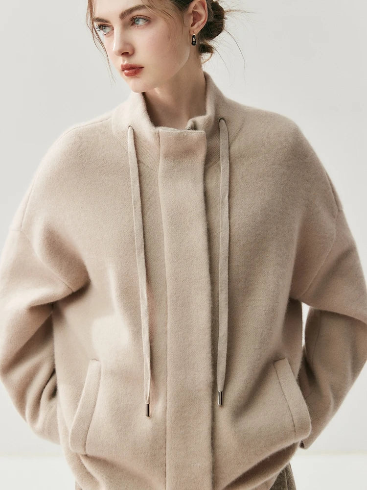 Leichte Strickjacke mit Stehkragen und dickem Reißverschluss