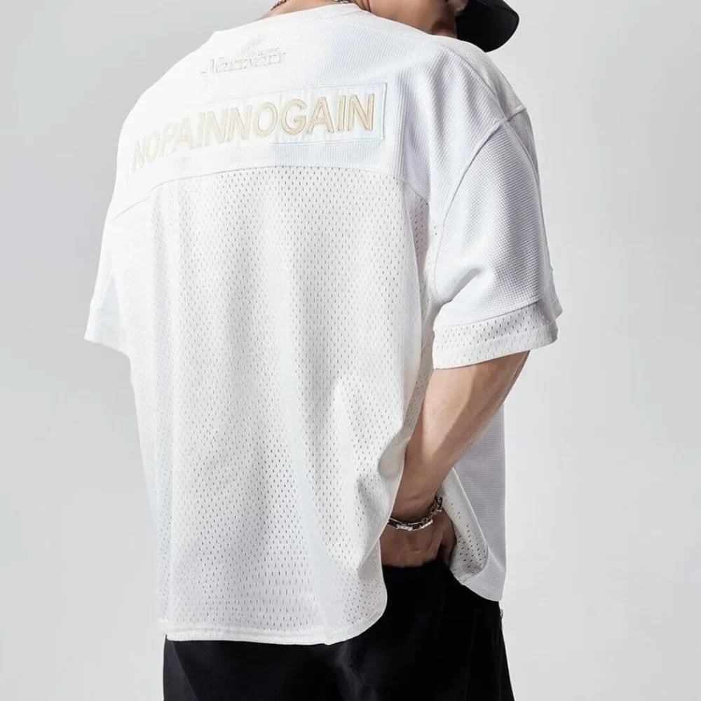 Sportliches T-Shirt aus Jersey-Mesh im amerikanischen Stil mit Print