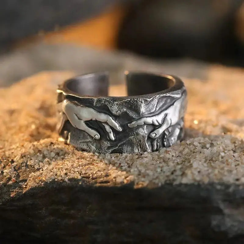Silberner Retro-Gothic-Ring mit offenem Zeigefinger