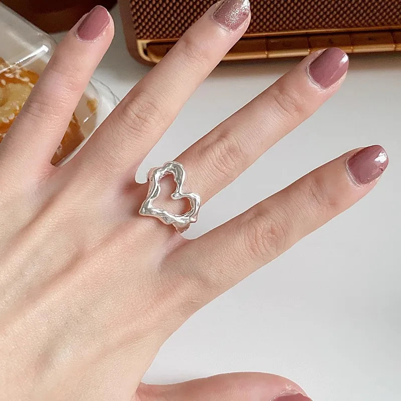 Bague esthétique géométrique en forme de cœur creux