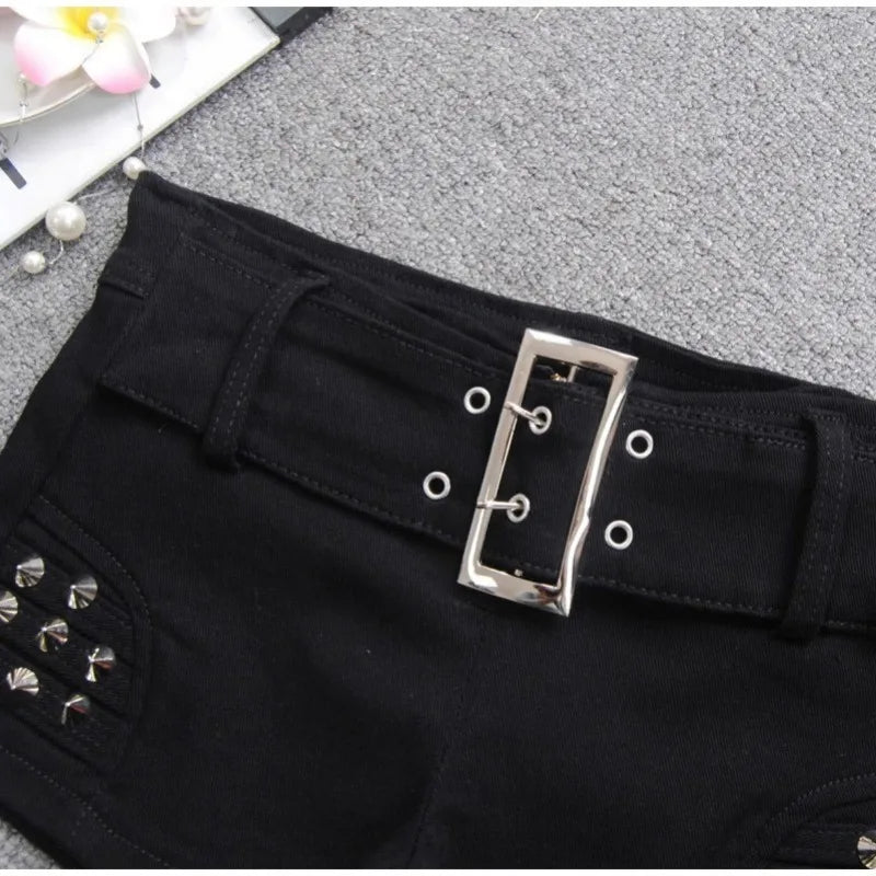 Short à poches boutonnées