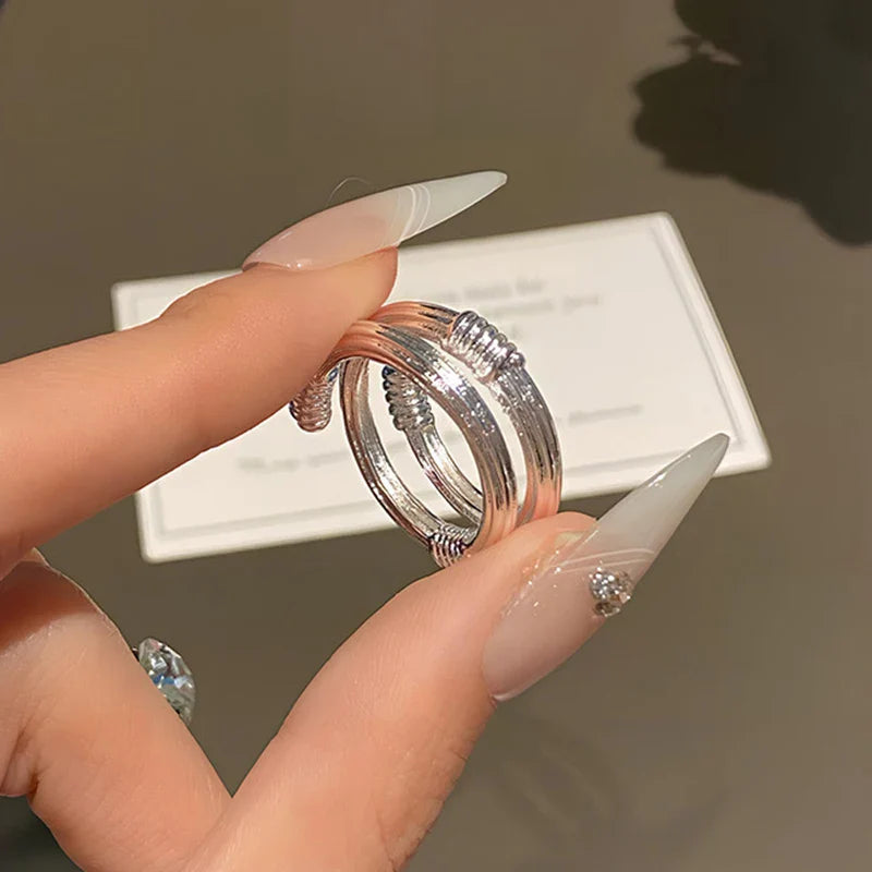 Damenring aus Sterlingsilber mit geometrischem Skelettmotiv