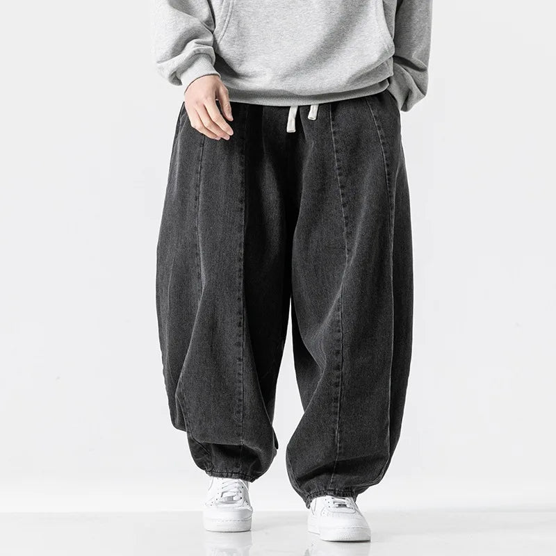 Stilvolle, locker sitzende Jeans im japanischen Laternen-Stil