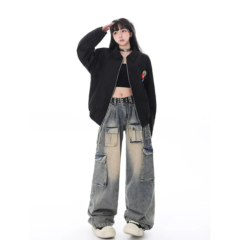Niedliche, trendige blaue Jeans mit hohem Bund und weitem Bein