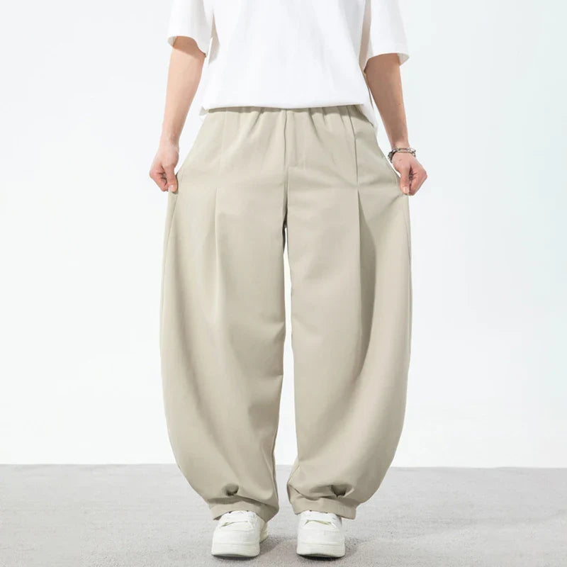 Klassische, plissierte Hose mit Kordelzug und weitem Bein