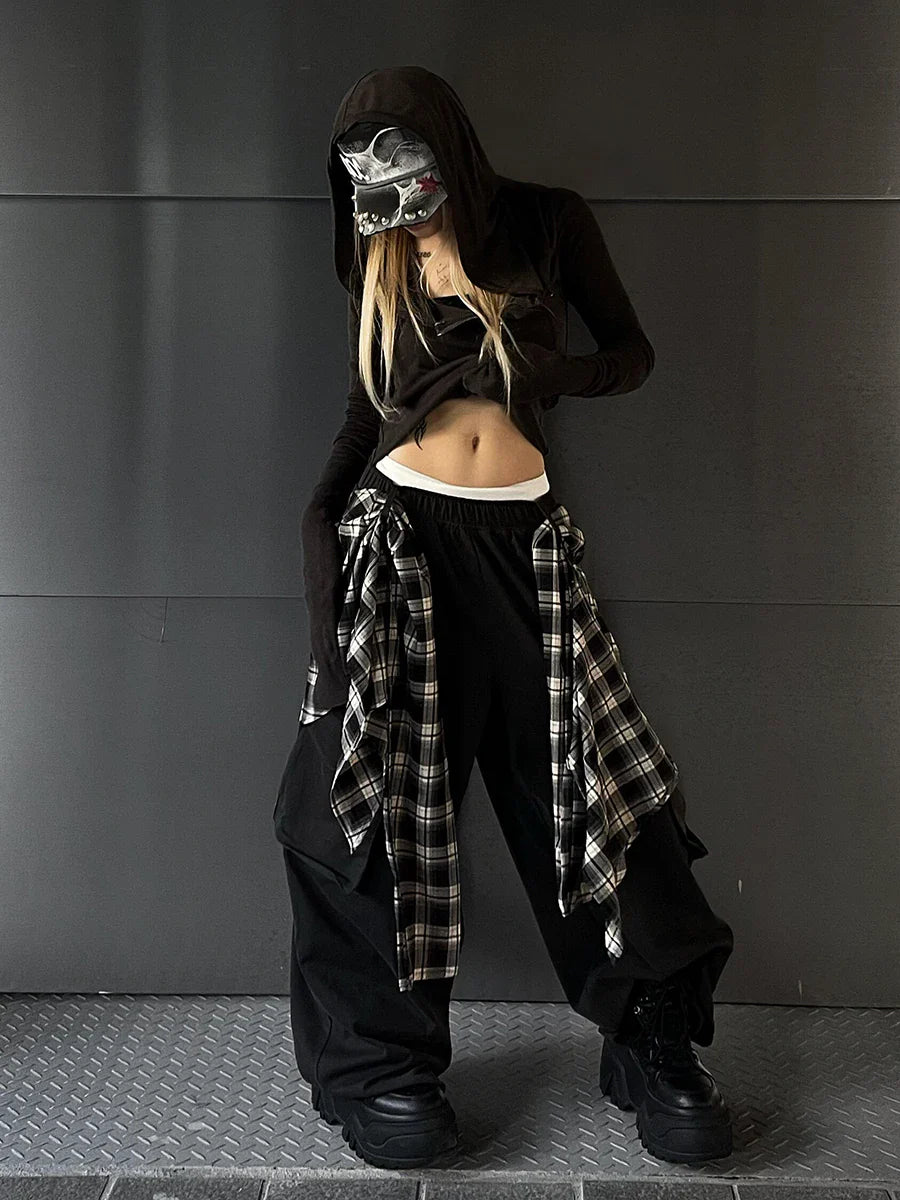 Vêtements streetwear, cache-maillots à carreaux, pantalons cargo style skateur jazz