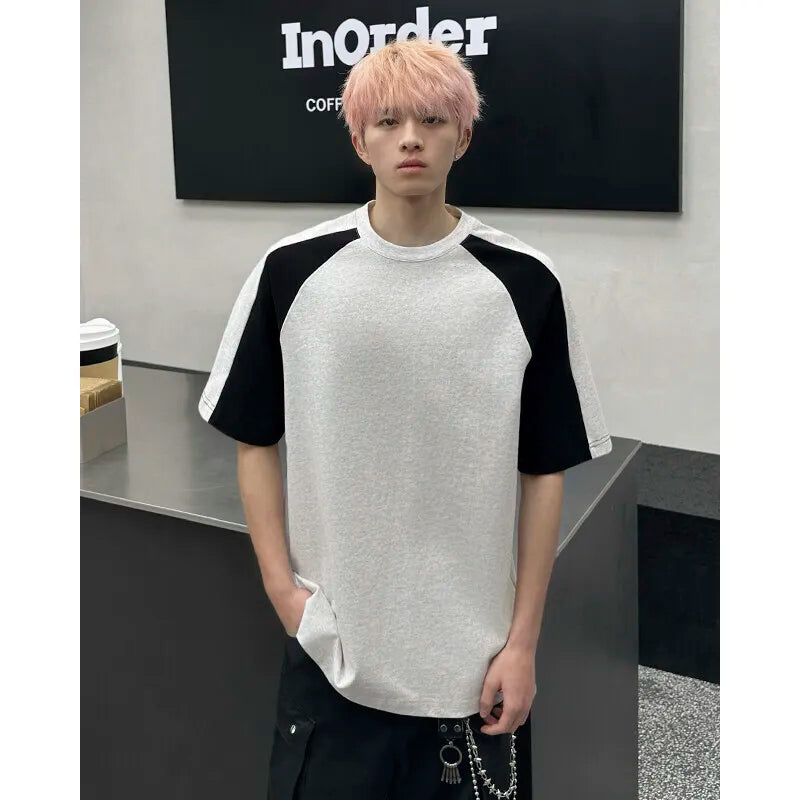 Lässiges T-Shirt mit Rundhalsausschnitt in Kontrastfarbe