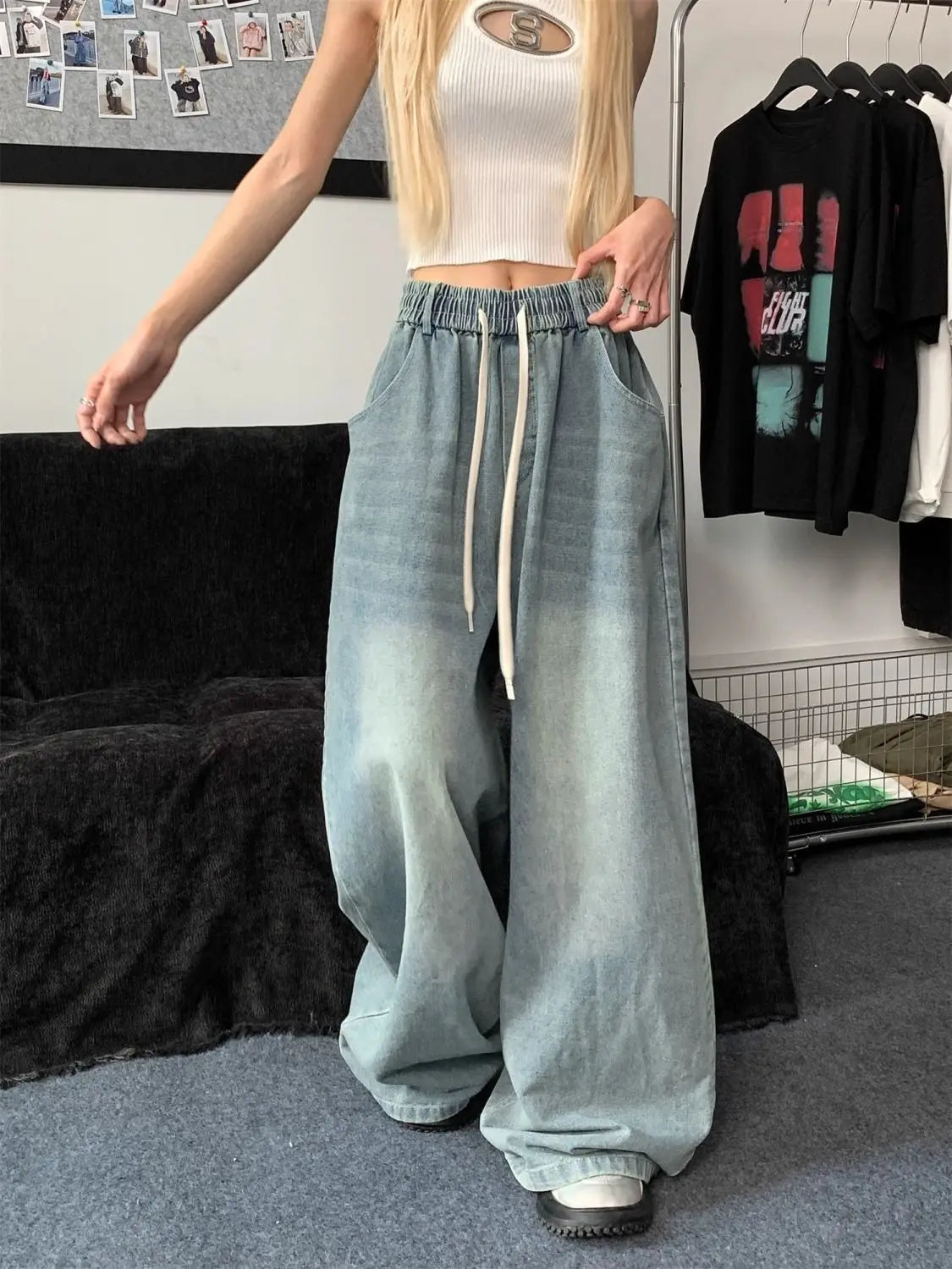 Damen-Jeans aus elastischem, geradem Denim mit weitem Bein