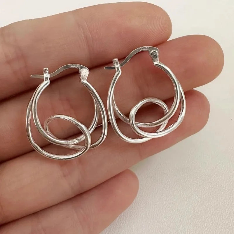 Geometrische Ohrringe aus Sterlingsilber mit unregelmäßigen Linien