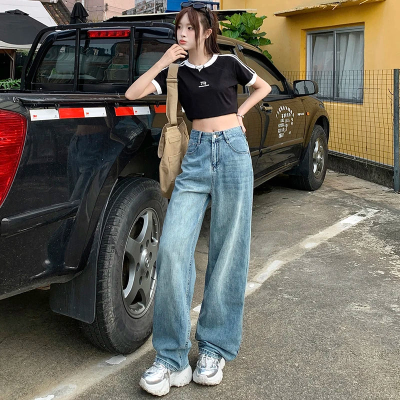 Modische High-Waist-Jeans mit weitem Bein