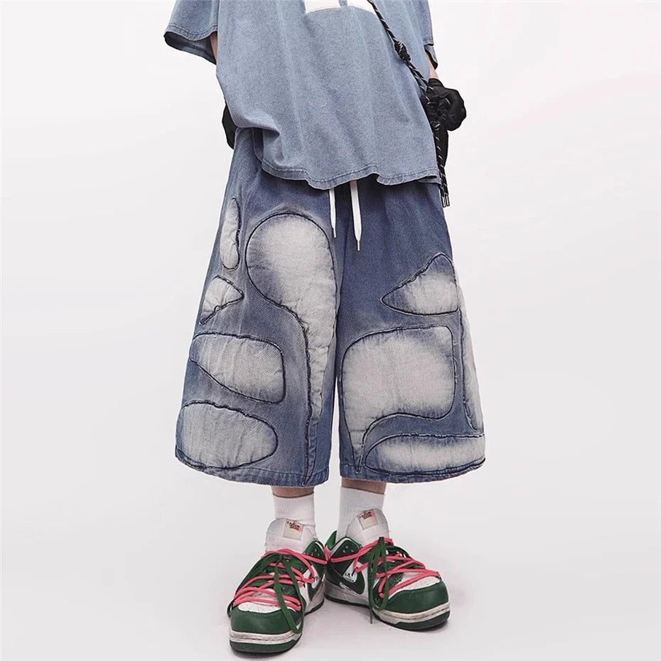 Vintage Jeansshorts mit Used-Look und Aufnähern