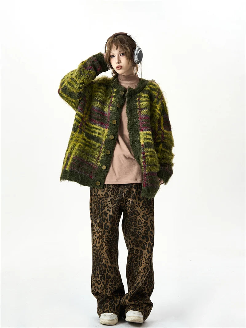 Gemütlicher, figurformender Rundhals-Strickcardigan
