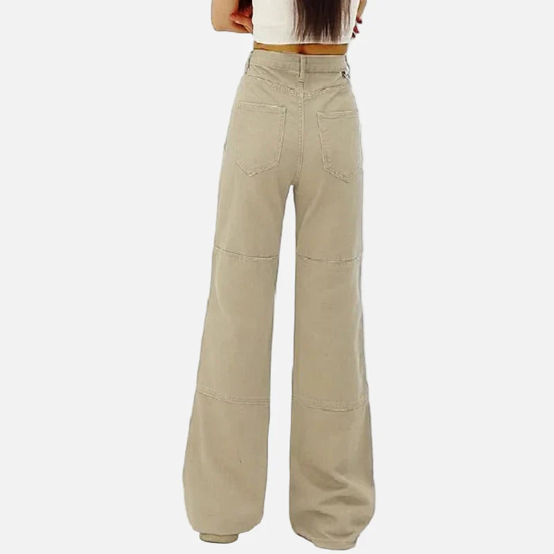 Klassische Schlagjeans im amerikanischen Gothic-Stil