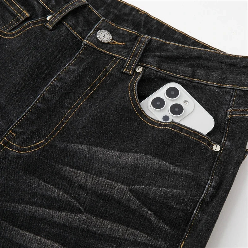 Hochwertige schwarze Oversize-Jeans aus Denim