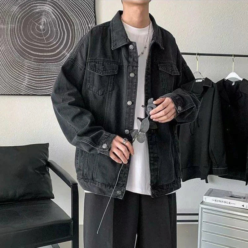 Lässige, locker sitzende Jeansjacke in Unifarbe mit Knöpfen