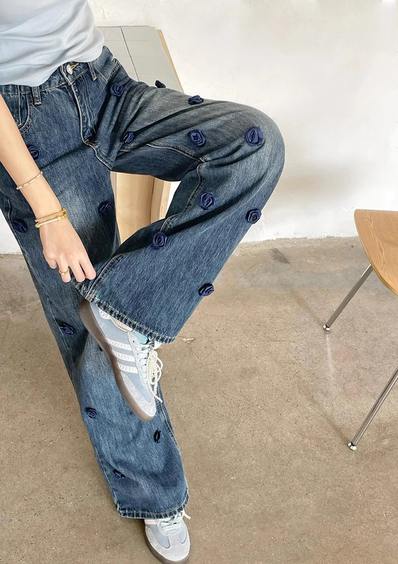 Unverzichtbare Jeans mit Blumenmuster, hohem Bund und weitem Bein