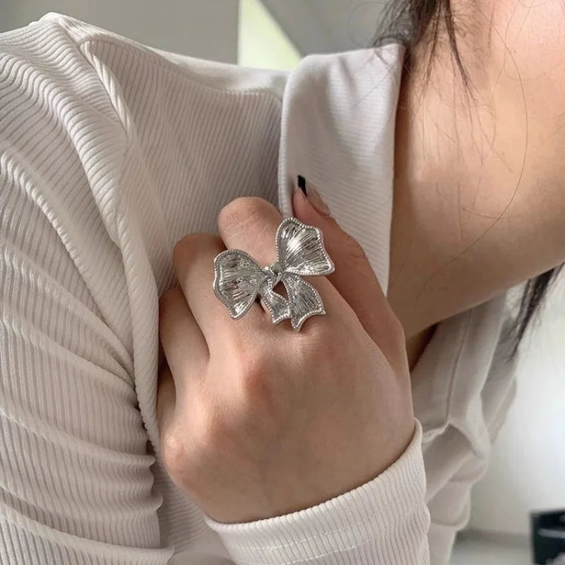 Bague élégante en argent avec un nœud simple