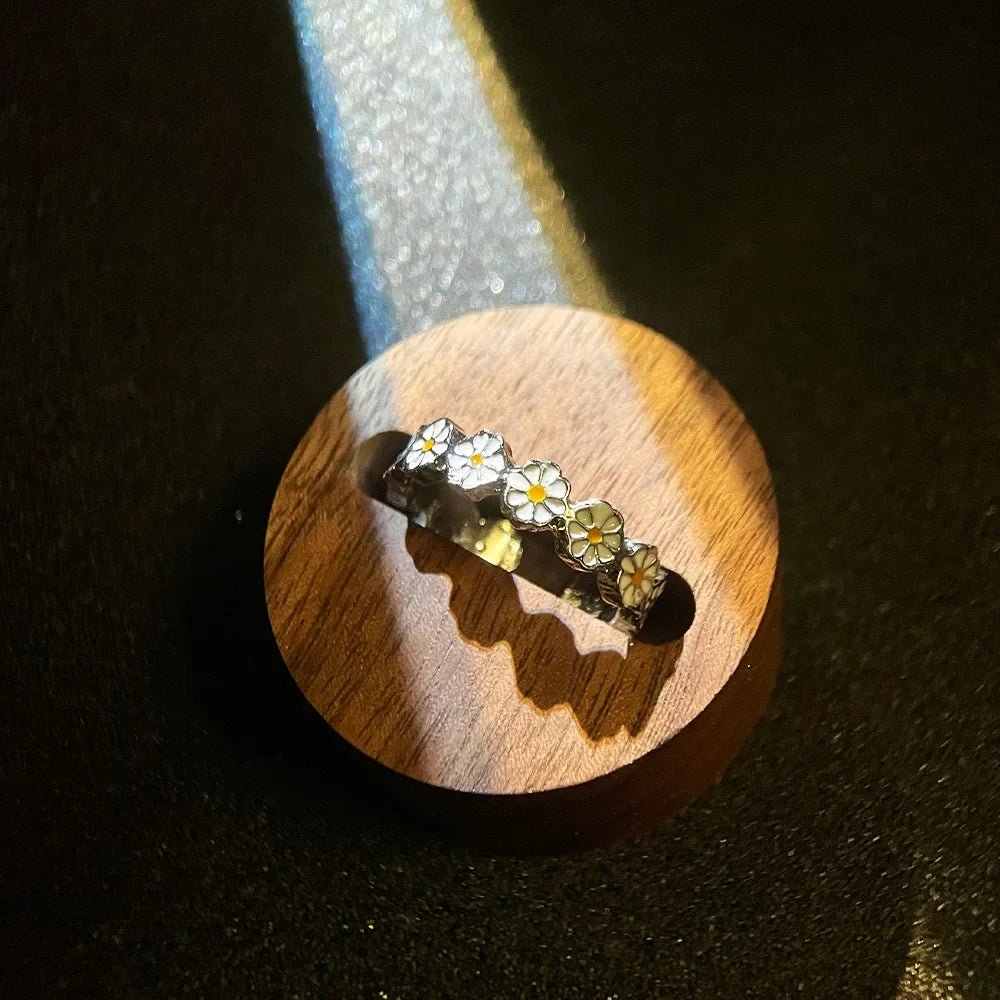 Bague ajustable en forme de marguerite créative