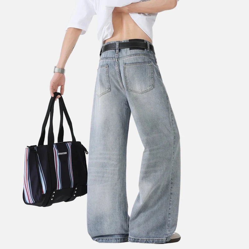 Mühelos sitzende High-Waist-Jeans mit weitem Bein