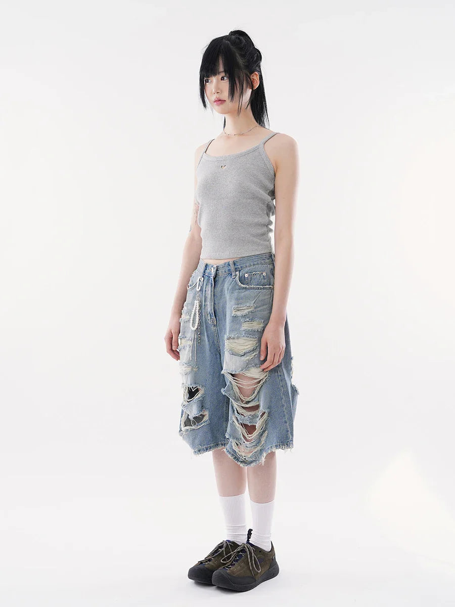 Plüschige, stylische Jeansshorts mit Rissen