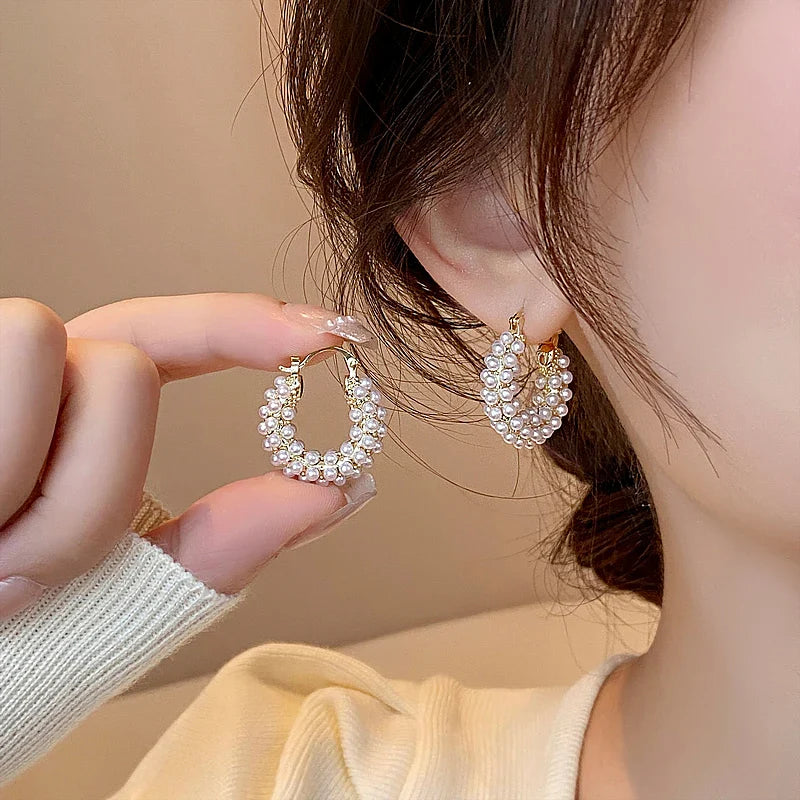 Boucles d'oreilles tendance en forme de U avec perles dorées