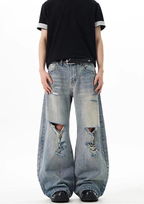 Vintage blaue Jeans mit Rissen und weitem Bein