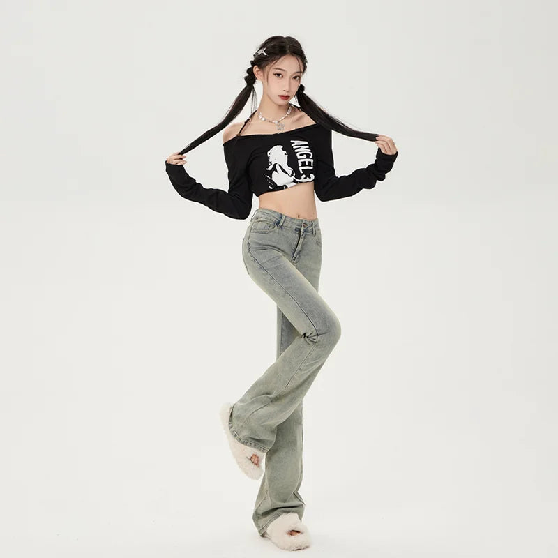 Vintage-blaue Schlagjeans mit hohem Bund