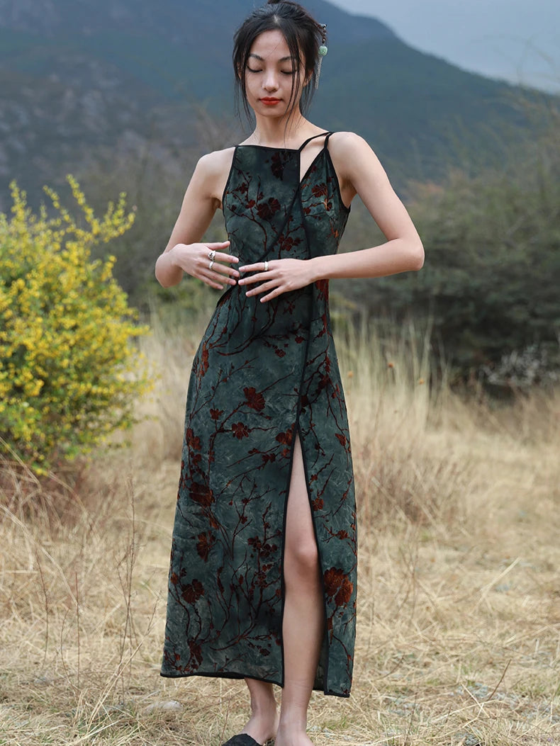 Grünes Vintage-Damenkleid mit Blumenmuster