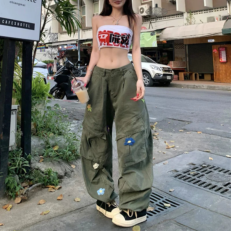 Vintage-Cargohose mit grünem Blumenmuster