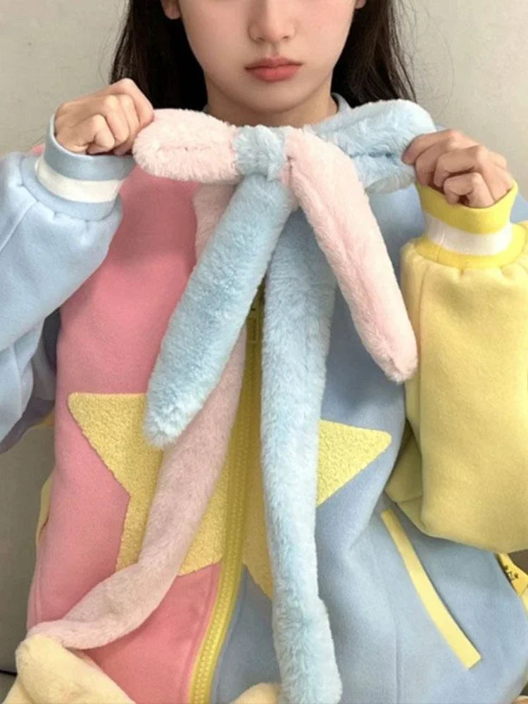 Sportliches Baseball-Sweatshirt im Regenbogen-Look mit klarem, ästhetischem Design