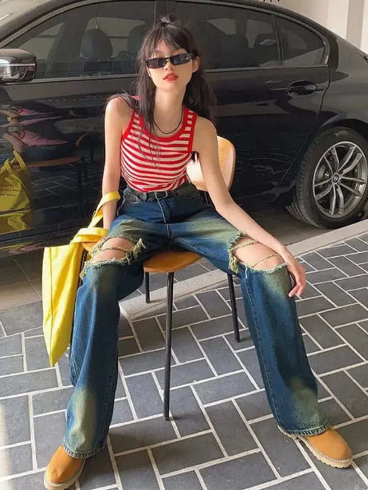 Femme coupe des jeans déchirés vintage cool