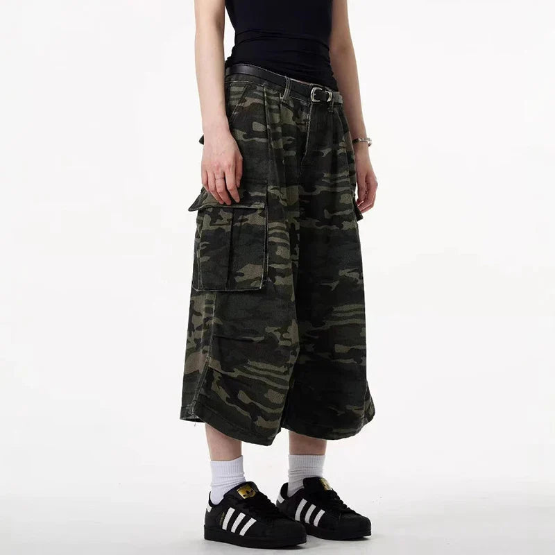 Short en jean camouflage à jambes larges