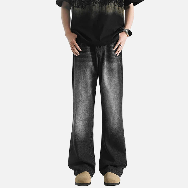 Trendige Ombre-Schlagjeans