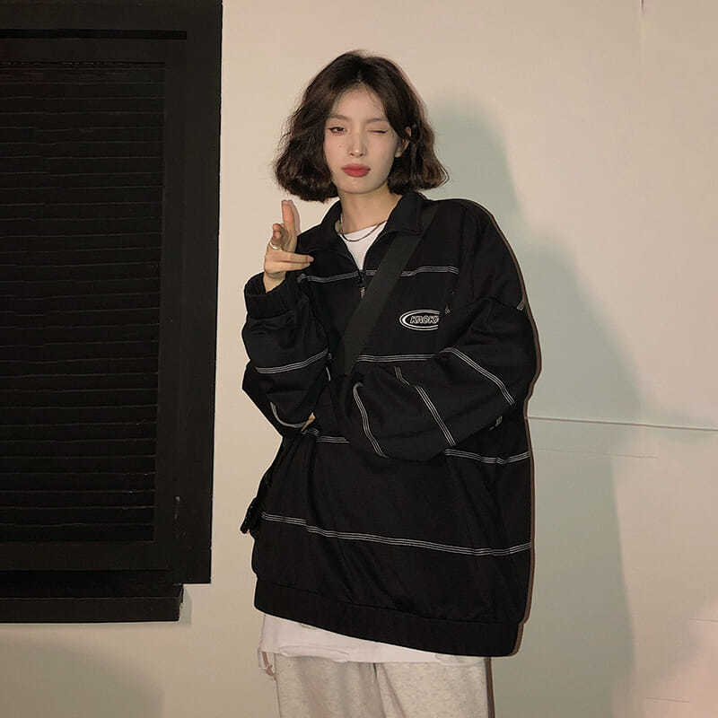 Gestreiftes schwarzes Sweatshirt