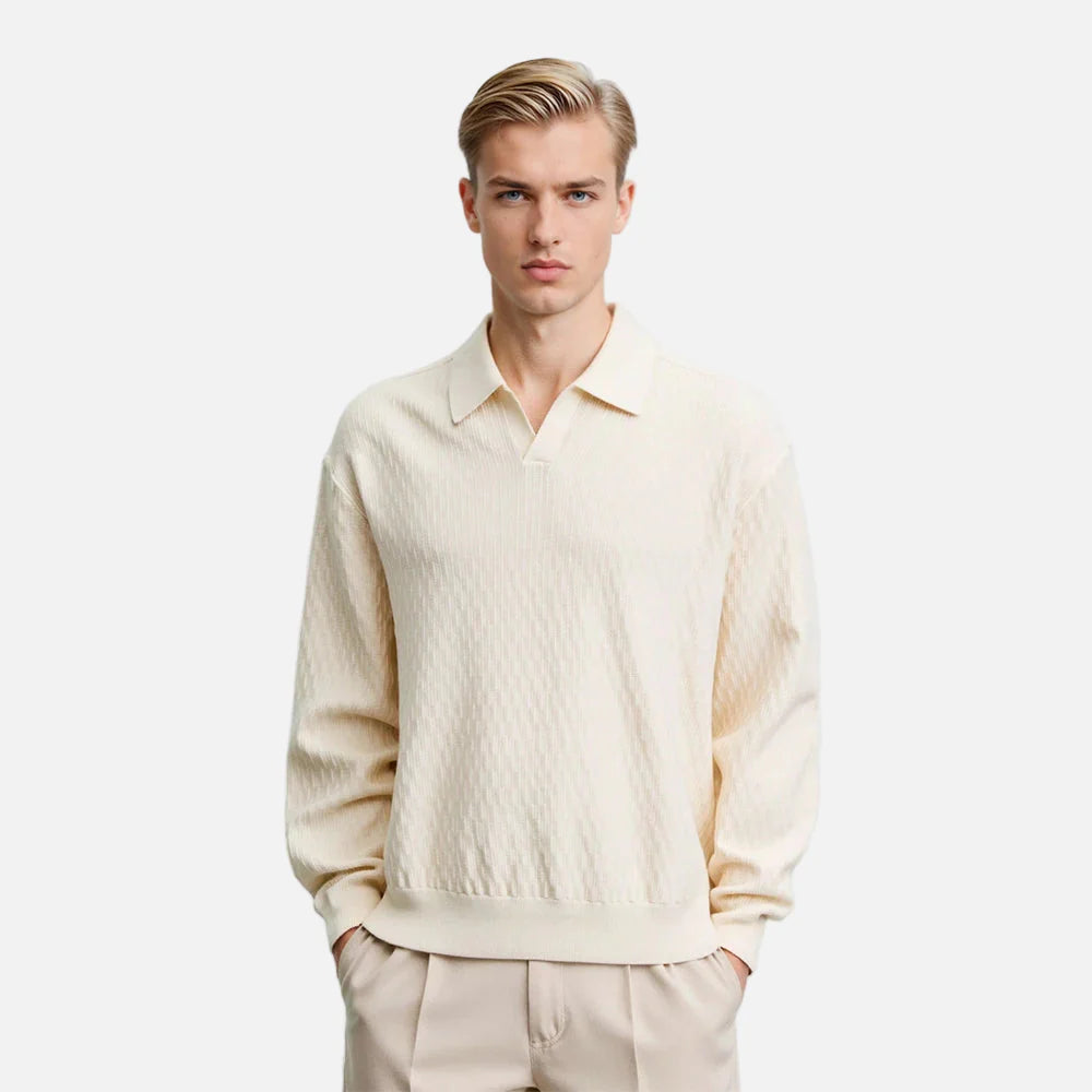 Figurschmeichelnder, lässiger, einfarbiger Strickpullover