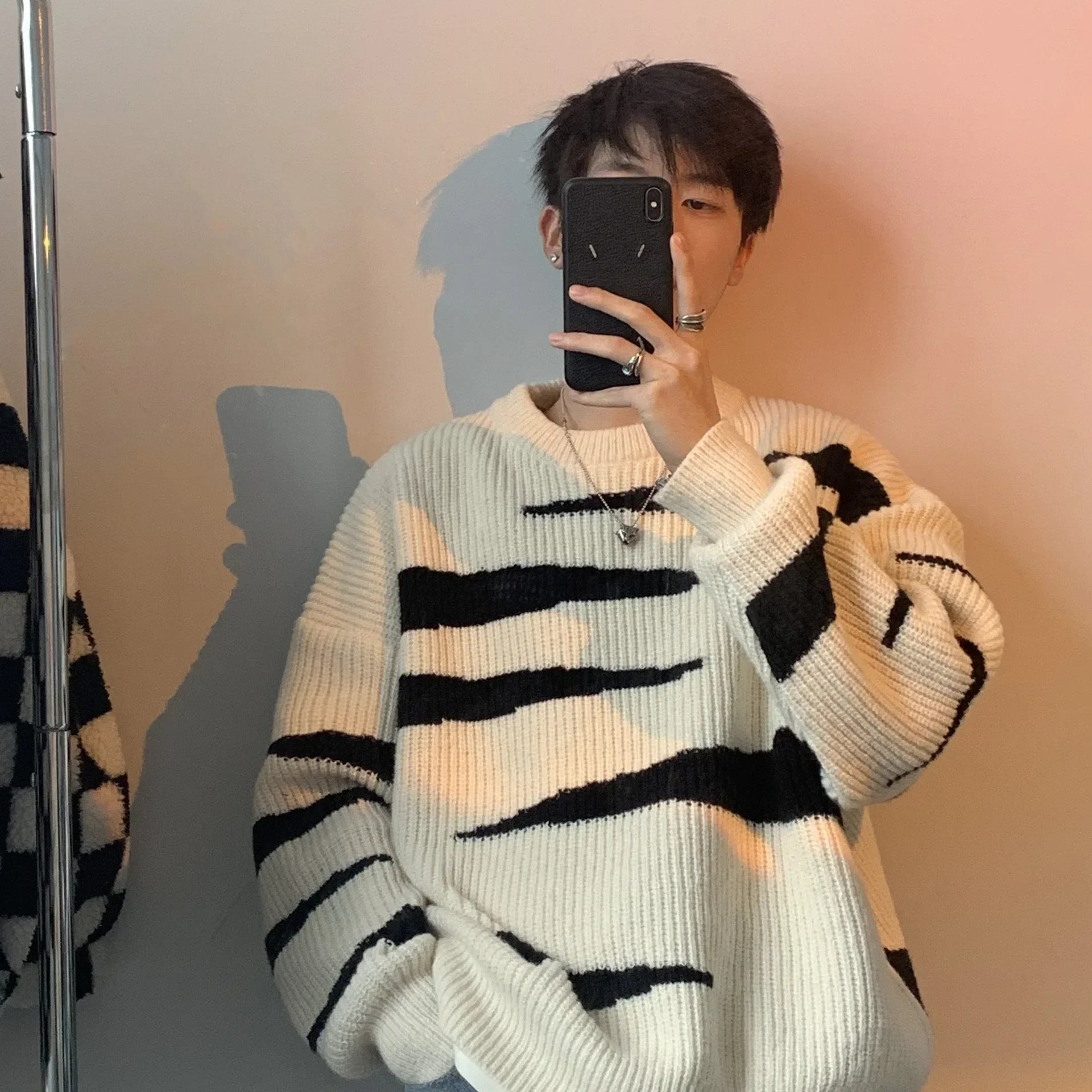 Stilvoller, kuscheliger Retro-Winterpullover mit Streifenmuster