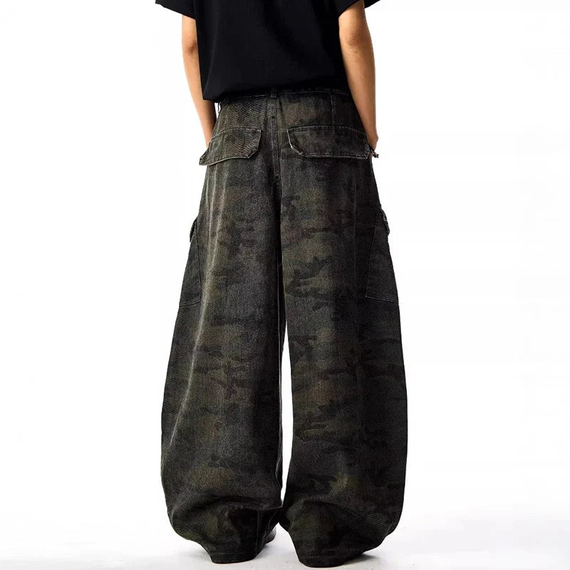 Jeans im amerikanischen Stil mit mehreren Taschen und geradem Bein