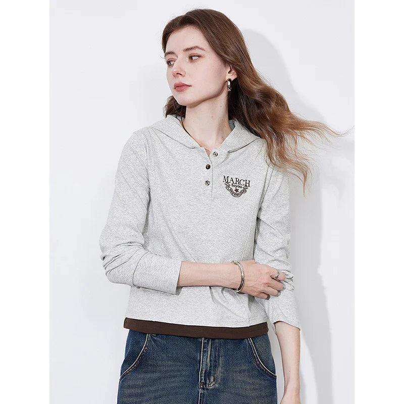 Farbenfroher, schmal geschnittener Kapuzenpullover