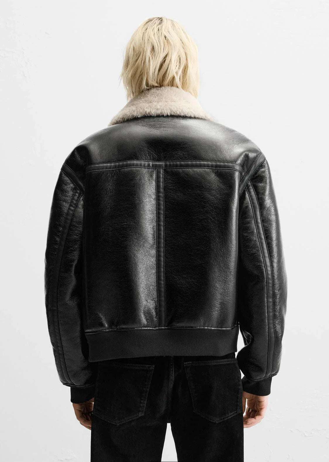 Figurschmeichelnde, dicke Kunstpelz-Lederjacke