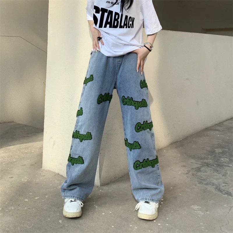 Elastische, hochgeschnittene Jeans mit Flockstickerei