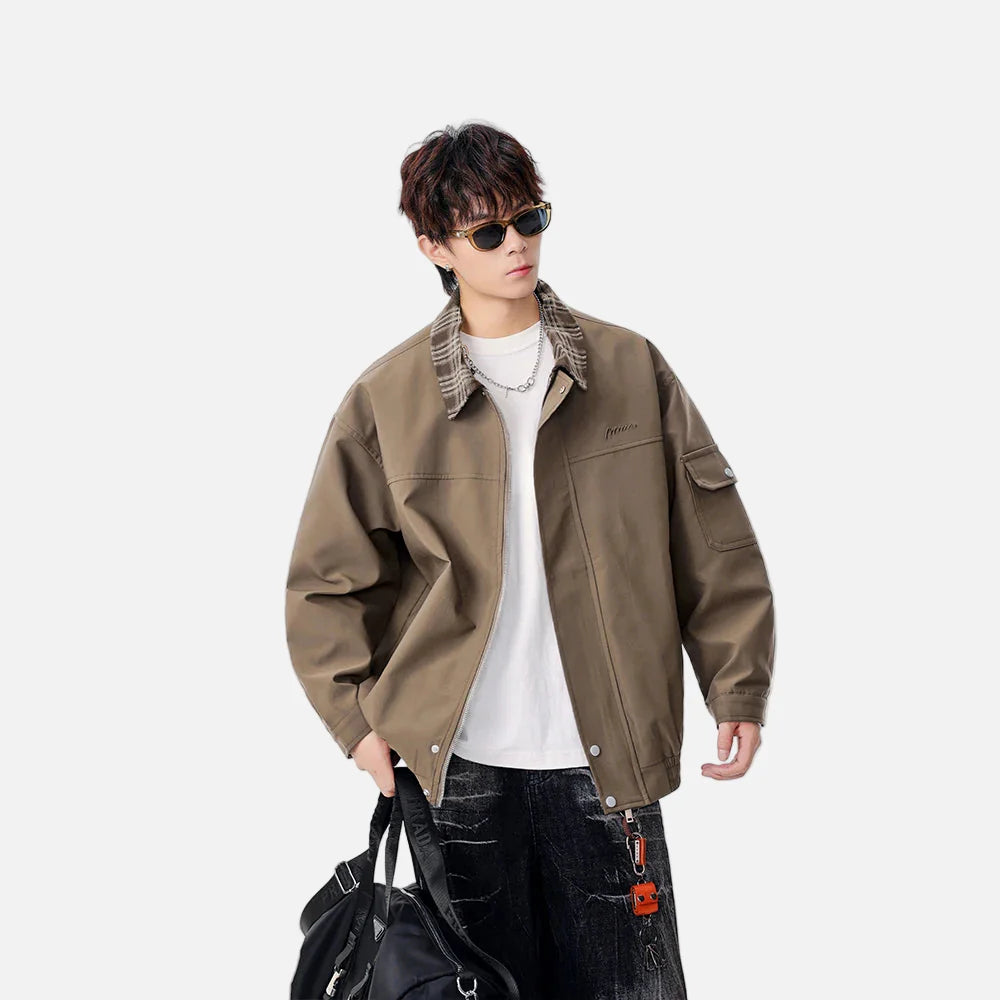 Warme Lederjacke mit kontrastierendem Karokragen und Knopfleiste