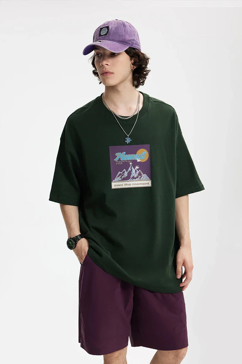 Einfarbiges T-Shirt mit Bergmotiv