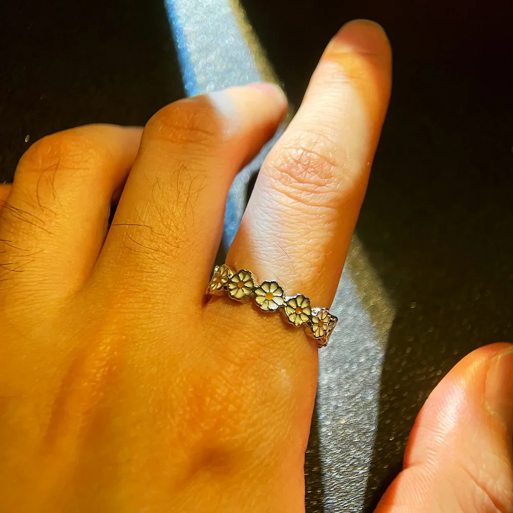 Bague ajustable en forme de marguerite créative