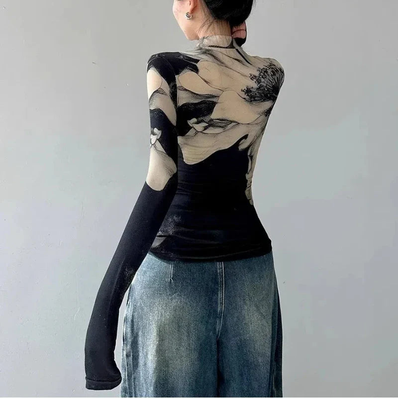Schickes Patchwork-T-Shirt mit hohem Kragen und schmaler Passform
