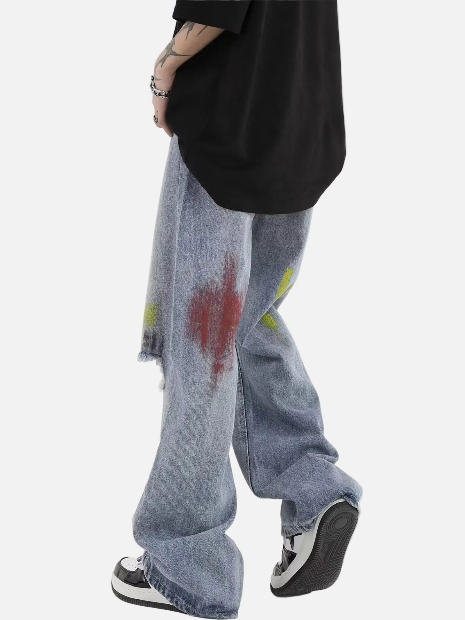Trendige blaue, gewaschene Jeans mit Rissen und geradem Bein