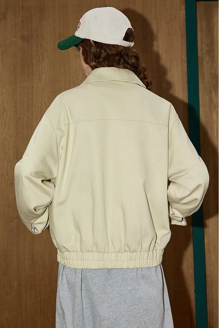 Atmungsaktive Windjacke mit Spitzenbesatz